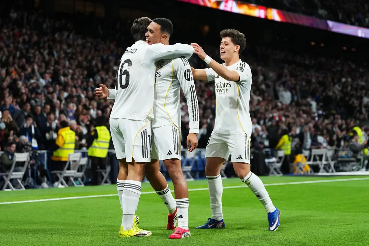 MADRID, SPAIN - FEBRUARY 14: Gonzalo Garcia of Real Madrid celebrates scoring his team's first goal with teammates Trent Alexander-Arnold (C) and Arda Gueler (R) during the LaLiga EA Sports match between Real Madrid CF and Real Sociedad at Estadio Santiago Bernabeu on February 14, 2026 in Madrid, Spain. (Photo by Angel Martinez/Getty Images).