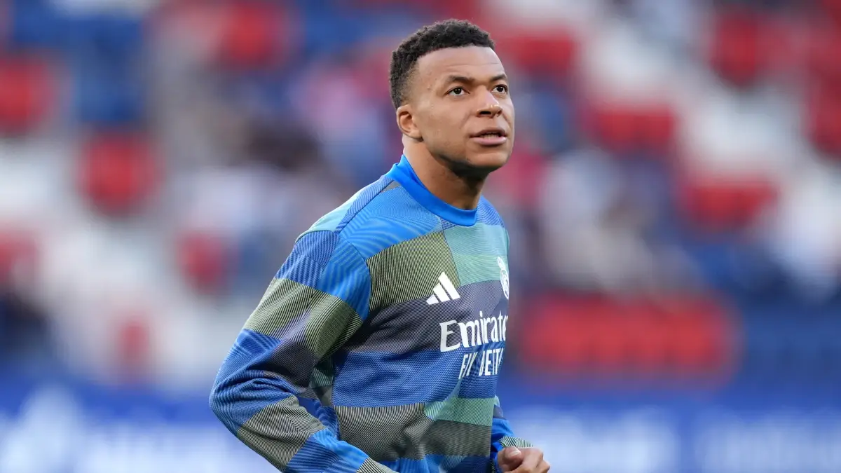 PAMPLONA, SPAIN - FEBRUARY 21: Kylian Mbappe of Real Madrid warms up prior to the LaLiga EA Sports match between CA Osasuna and Real Madrid CF at Estadio El Sadar on February 21, 2026 in Pamplona, Spain. (Photo by Juan Manuel Serrano Arce/Getty Images)