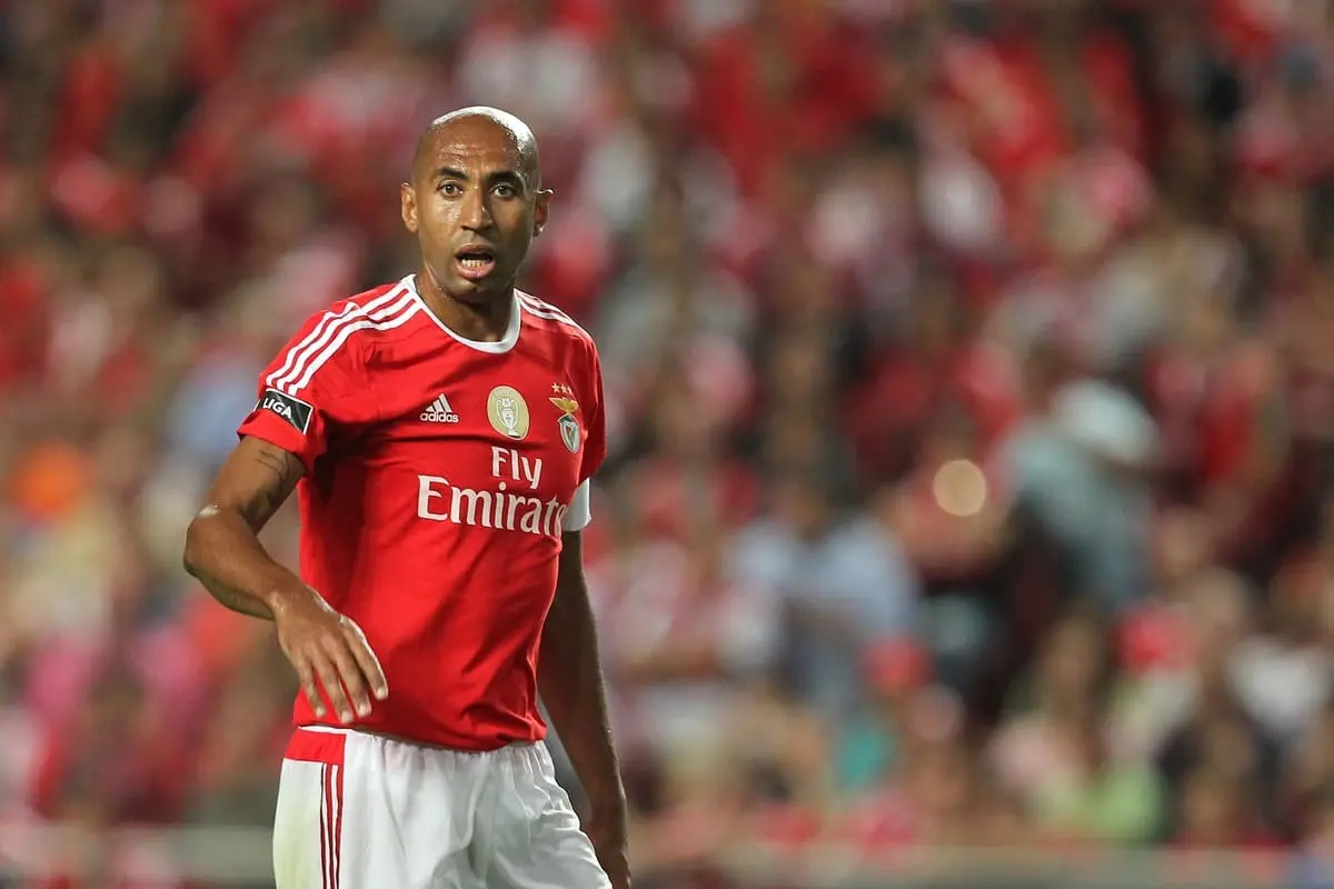 LISBON, PORTUGAL - AUGUST 16: Benfica's defender Luisao during the match between SL Benfica and Estoril Praia at Estadio da Luz on August 16, 2015 in Lisbon, Portugal. (Photo by Carlos Rodrigues/Getty Images).