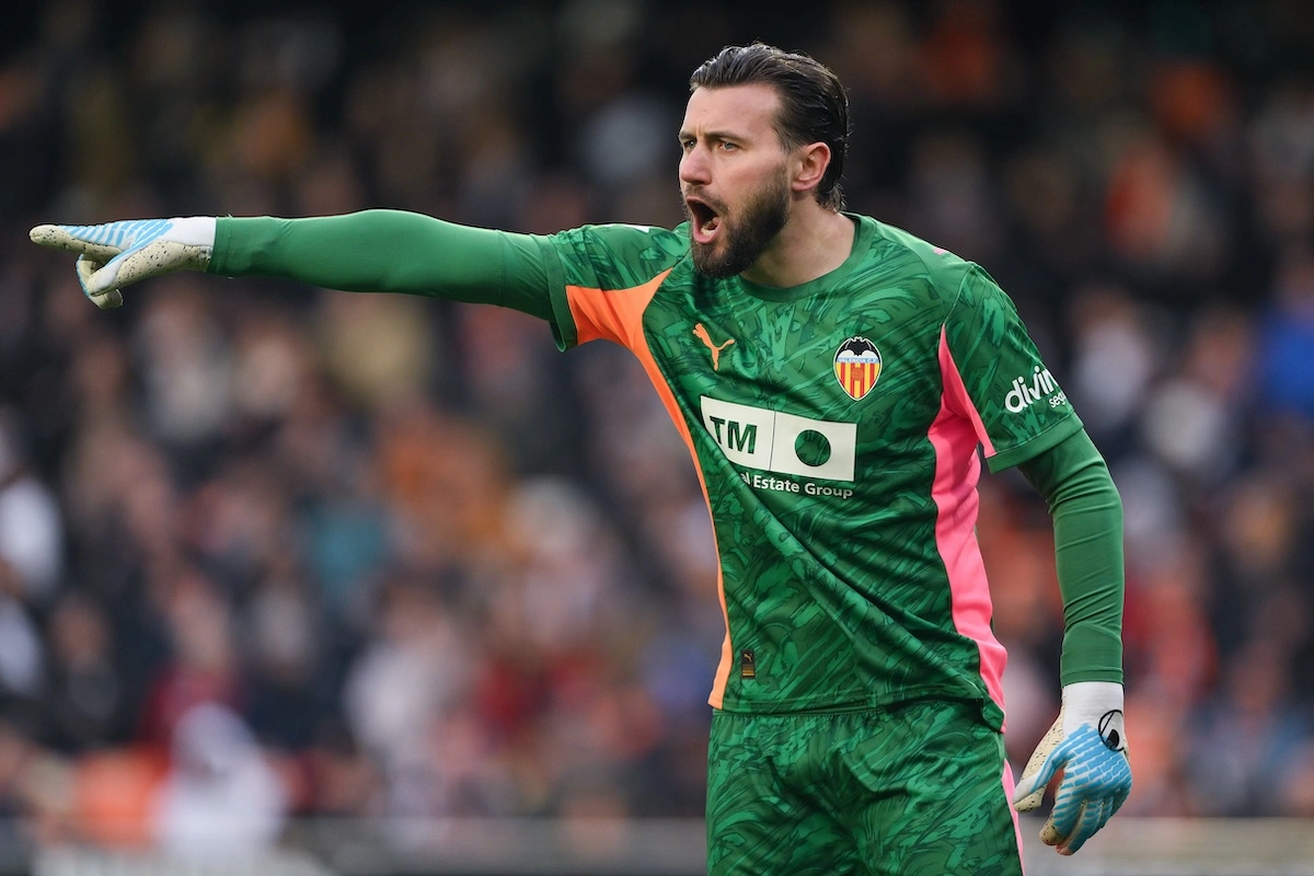 VALENCIA, SPAIN - JANUARY 24: Stole Dimitrievski of Valencia CF reacts during the LaLiga EA Sports match between Valencia CF and RCD Espanyol de Barcelona at Estadi de Mestalla on January 24, 2026 in Valencia, Spain. (Photo by David Ramos/Getty Images) l Mbappé