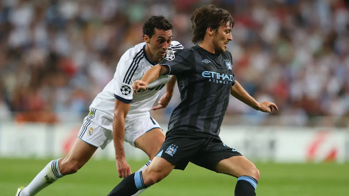 MADRID, SPAIN - SEPTEMBER 18: David Silva of Manchester City FC beats Alvaro Arbeloa of Real Madrid during the UEFA Champions League Group D match between Real Madrid and Manchester City FC at Estadio Santiago Bernabeu on September 18, 2012 in Madrid, Spain. (Photo by Alex Livesey/Getty Images)