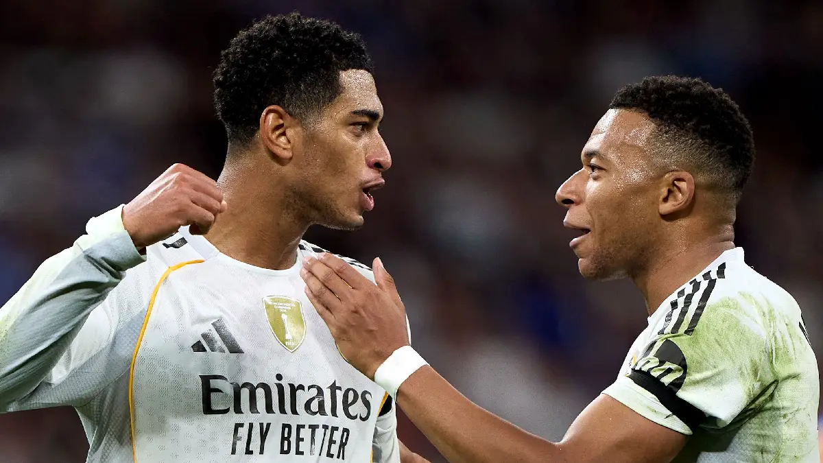 MADRID, SPAIN - NOVEMBER 01: Jude Bellingham of Real Madrid celebrates scoring his team's third goal with Kylian Mbappe during the LaLiga EA Sports match between Real Madrid CF and Valencia CF at Estadio Santiago Bernabeu on November 01, 2025 in Madrid, Spain. (Photo by Angel Martinez/Getty Images)