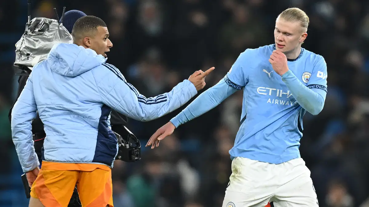 MANCHESTER, ENGLAND - FEBRUARY 11: Kylian Mbappe of Real Madrid speaks with Erling Haaland of Manchester City after the UEFA Champions League 2024/25 League Knockout Play-off first leg match between Manchester City and Real Madrid C.F. at Manchester City Stadium on February 11, 2025 in Manchester, England. (Photo by Michael Regan/Getty Images)