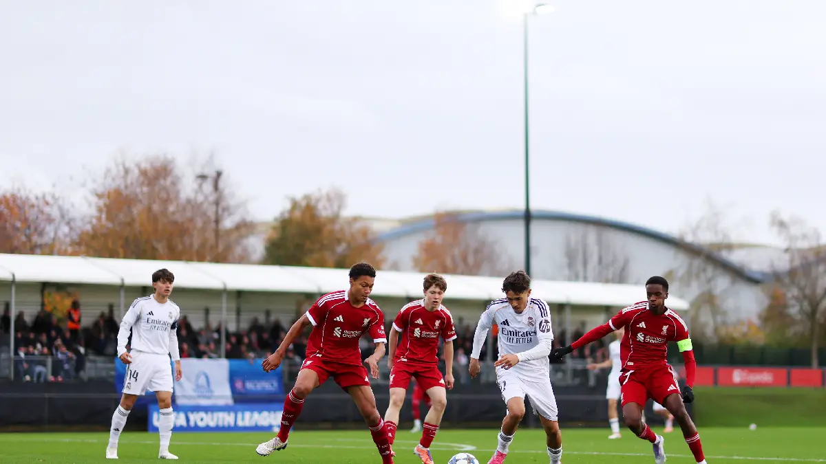 KIRKBY, ENGLAND - NOVEMBER 04: Liberto Navascues of Real Madrid runs with the ball during the UEFA Youth League 2025/26 match between Liverpool FC and Real Madrid C.F. at Liverpool FC Academy on November 04, 2025 in Kirkby, England. (Photo by Lewis Storey/Getty Images)