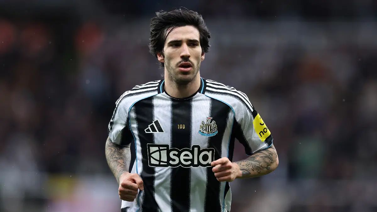 NEWCASTLE UPON TYNE, ENGLAND - FEBRUARY 28: Sandro Tonali of Newcastle United during the Premier League match between Newcastle United and Everton at St James' Park on February 28, 2026 in Newcastle upon Tyne, England. (Photo by George Wood/Getty Images)