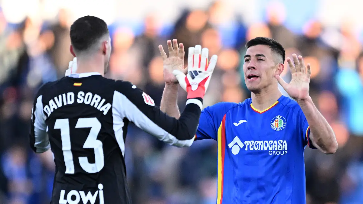 GETAFE, SPAIN - FEBRUARY 14: Zaid Romero of Getafe CF (R) celebrates with teammate David Soria (L) following the team's victory in the LaLiga EA Sports match between Getafe CF and Villarreal CF at Coliseum Alfonso Perez on February 14, 2026 in Getafe, Spain. (Photo by Denis Doyle/Getty Images)