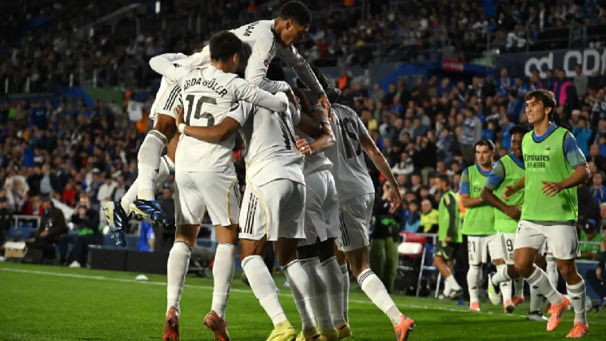 GETAFE, SPAIN - OCTOBER 19: Kylian Mbappe of Real Madrid celebrates scoring his team's first goal with teammates Jude Bellingham, Arda Gueler, Alvaro Carreras and Vinicius Junior during the LaLiga EA Sports match between Getafe CF and Real Madrid CF at Coliseum Alfonso Perez on October 19, 2025 in Getafe, Spain. (Photo by Denis Doyle/Getty Images)