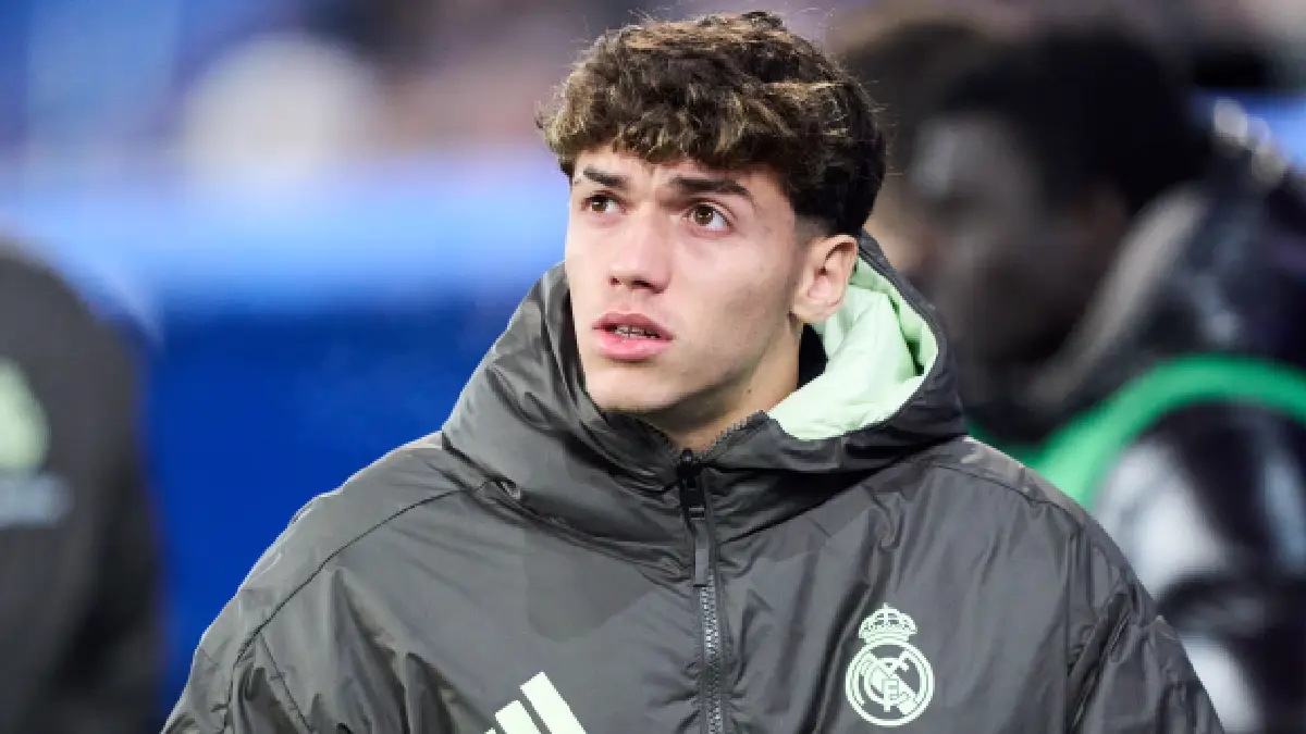 VITORIA-GASTEIZ, SPAIN - DECEMBER 14: Thiago Pitarch of Real Madrid looks on prior to the LaLiga EA Sports match between Deportivo Alaves and Real Madrid CF at Estadio de Mendizorroza on December 14, 2025 in Vitoria-Gasteiz, Spain. (Photo by Juan Manuel Serrano Arce/Getty Images)