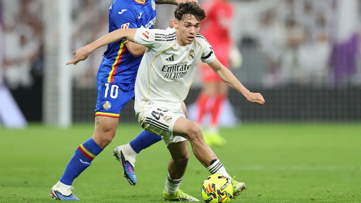 MADRID, SPAIN - MARCH 02: Thiago Pitarch of Real Madrid is challenged by Martín Satriano of Getafe during the LaLiga EA Sports match between Real Madrid CF and Getafe CF at Estadio Santiago Bernabeu on March 02, 2026 in Madrid, Spain. (Photo by Florencia Tan Jun/Getty Images)