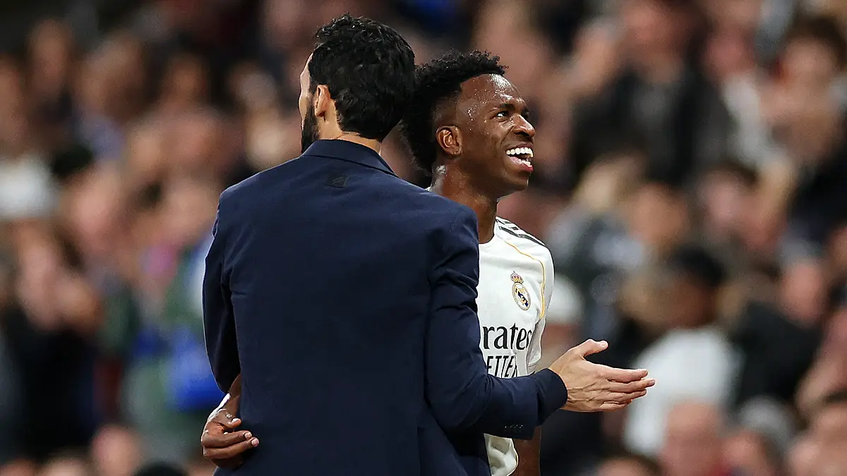 Arbeloa et Vinicius Jr face à Elche en Liga le week-end dernier (Photo by Florencia Tan Jun/Getty Images).