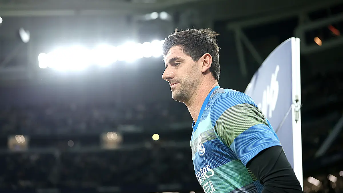MADRID, SPAIN - MARCH 14: Thibaut Courtois of Real Madrid warms up prior to the LaLiga EA Sports match between Real Madrid CF and Elche CF at Estadio Santiago Bernabeu on March 14, 2026 in Madrid, Spain. (Photo by Florencia Tan Jun/Getty Images)