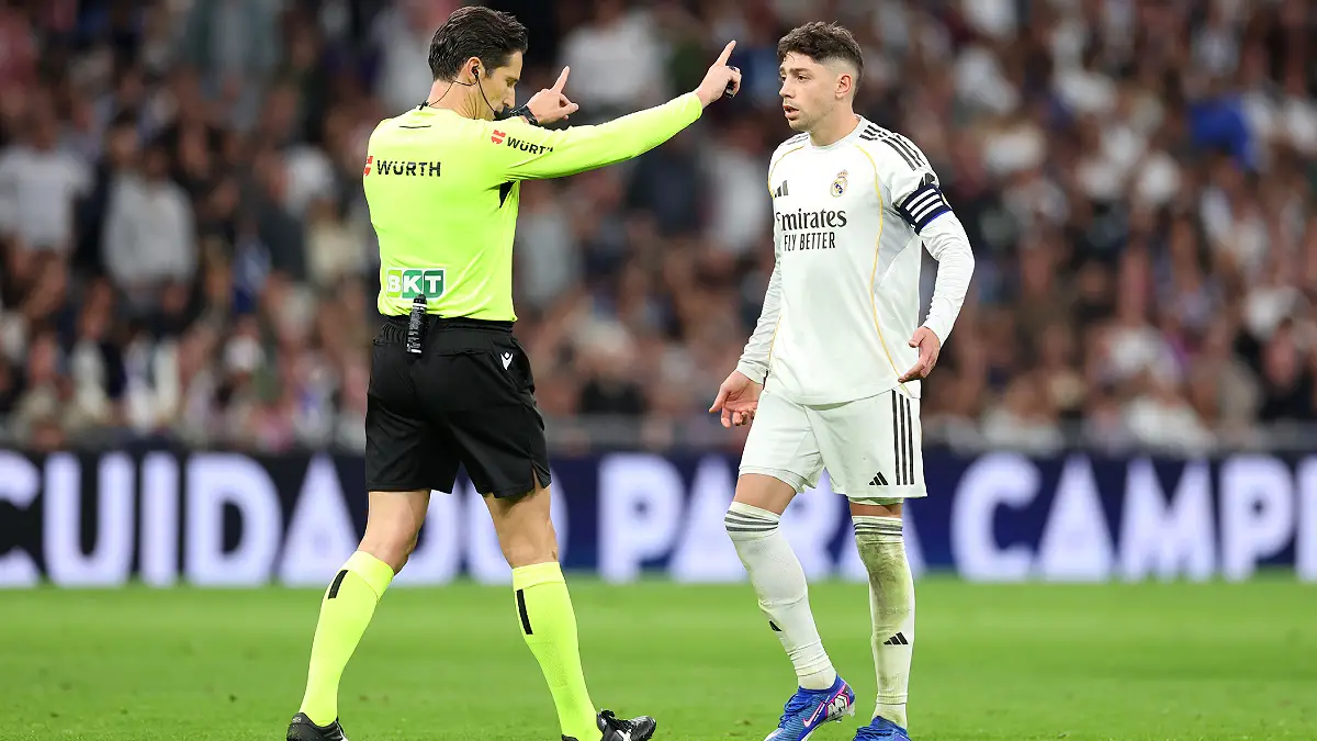 MADRID, SPAIN - MARCH 22: Federico Valverde of Real Madrid reacts towards Referee Jose Munuera after being shown a red card during the LaLiga EA Sports match between Real Madrid CF and Atletico de Madrid at Estadio Santiago Bernabeu on March 22, 2026 in Madrid, Spain. (Photo by Florencia Tan Jun/Getty Images)