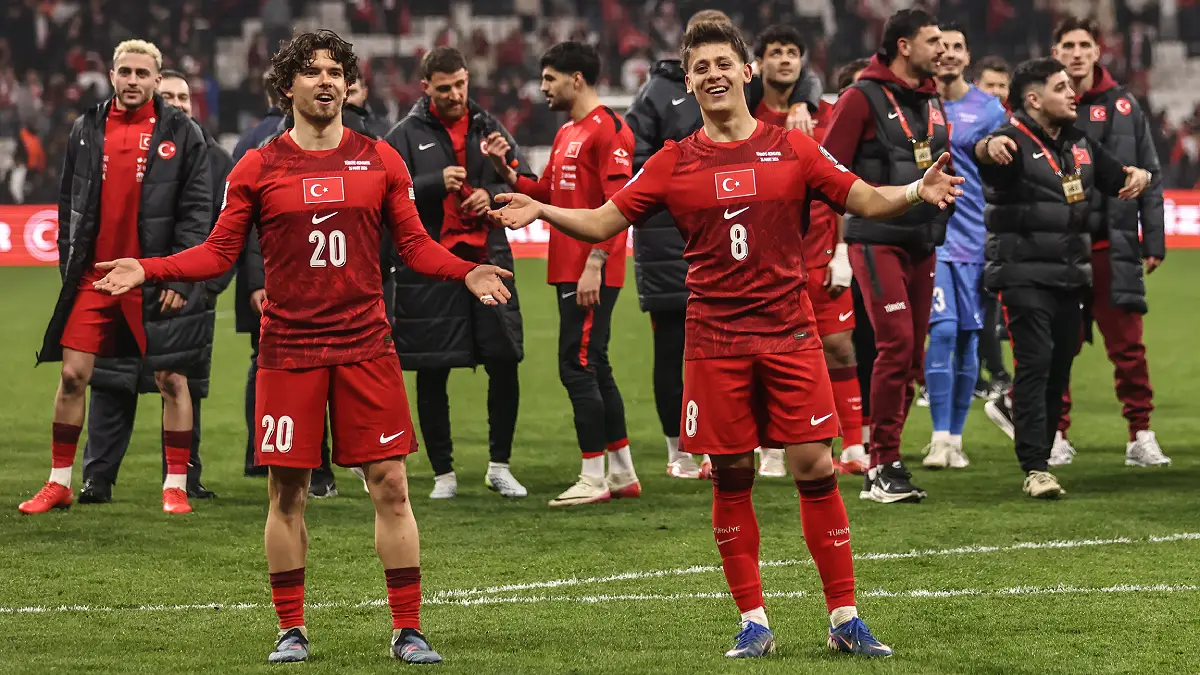 Arda Güler et Ferdi Kadioglu après la qualification jeudi soir (Photo by Burak Kara/Getty Images).