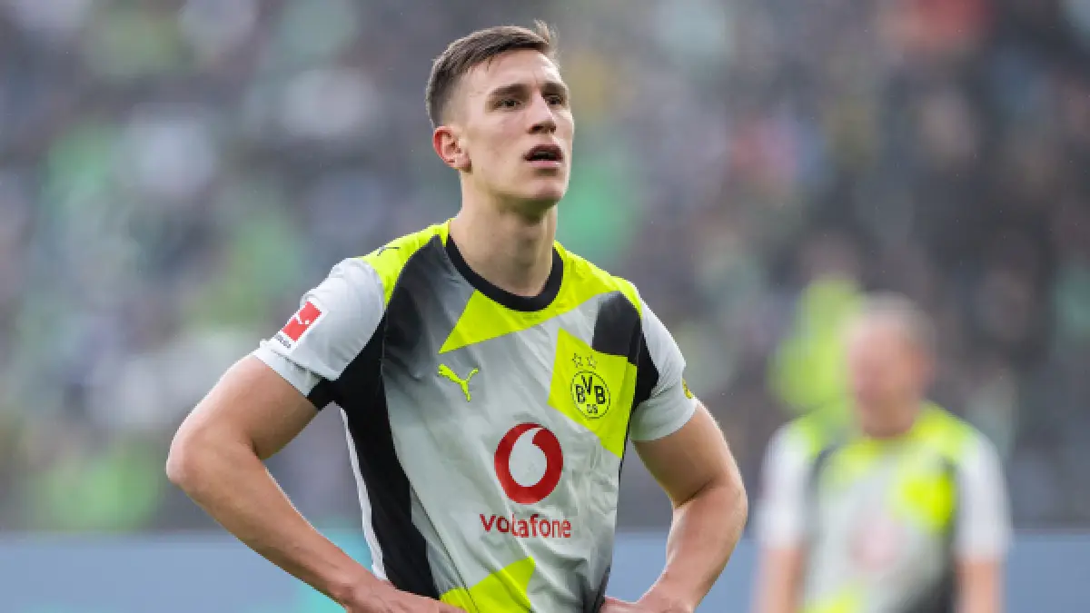 WOLFSBURG, GERMANY - FEBRUARY 07: Nico Schlotterbeck of Borussia Dortmund looks on during the Bundesliga match between VfL Wolfsburg and Borussia Dortmund at Volkswagen Arena on February 07, 2026 in Wolfsburg, Germany. (Photo by Boris Streubel/Getty Images)
