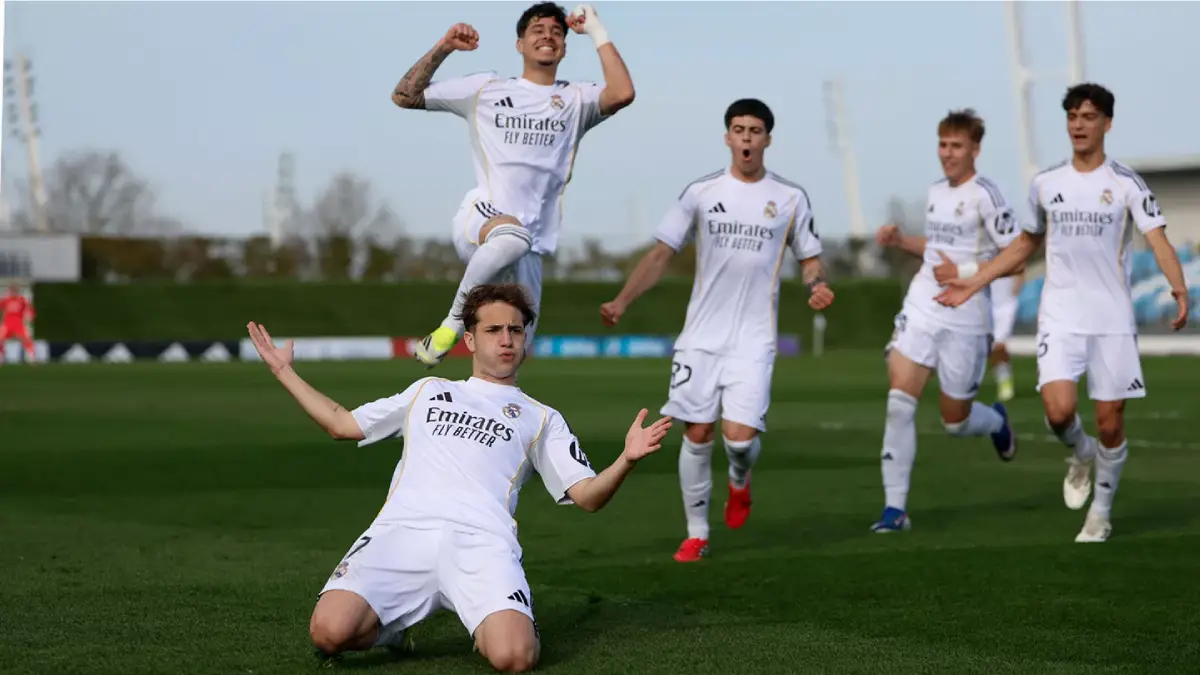 L'équipe Juvenil A du Real Madrid célèbre sa victoire en Youth League contre Chelsea (realmadrid.com).