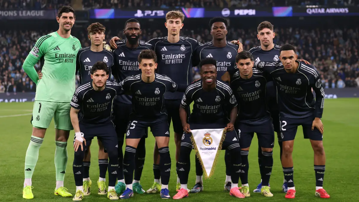 MANCHESTER, ENGLAND - MARCH 17: Players of Real Madrid pose for a team photograph prior to the UEFA Champions League 2025/26 Round of 16 Second Leg match between Manchester City FC and Real Madrid CF at City of Manchester Stadium on March 17, 2026 in Manchester, England. (Photo by Carl Recine/Getty Images)