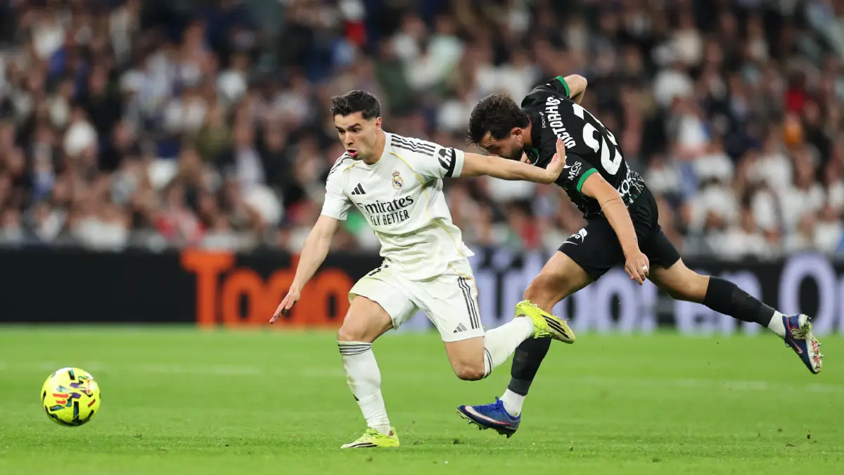 MADRID, SPAIN - MARCH 14: Victor Chust of Elche CF is challenged by Brahim Diaz of Real Madrid during the LaLiga EA Sports match between Real Madrid CF and Elche CF at Estadio Santiago Bernabeu on March 14, 2026 in Madrid, Spain. (Photo by Florencia Tan Jun/Getty Images)