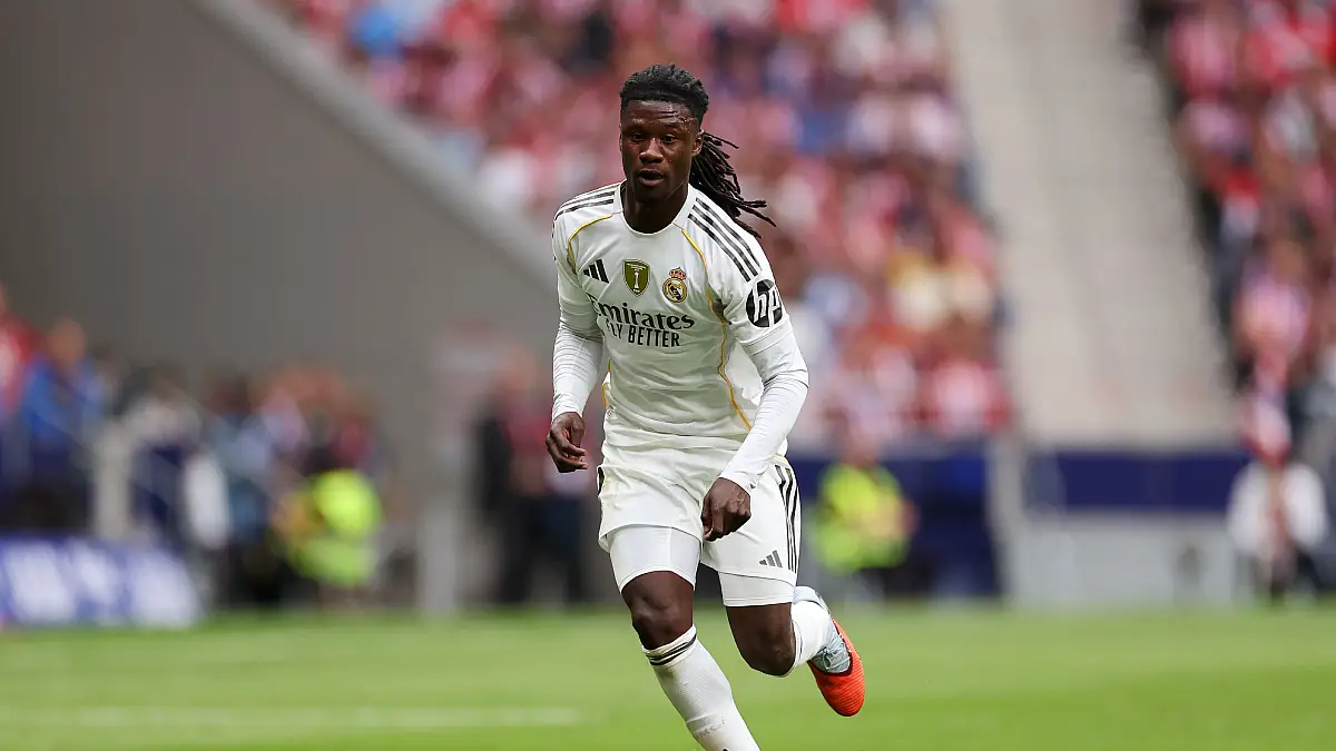 MADRID, SPAIN - SEPTEMBER 27: Eduardo Camavinga of Real Madrid in action during the LaLiga EA Sports match between Atletico de Madrid and Real Madrid CF at Riyadh Air Metropolitano on September 27, 2025 in Madrid, Spain. (Photo by Florencia Tan Jun/Getty Images)