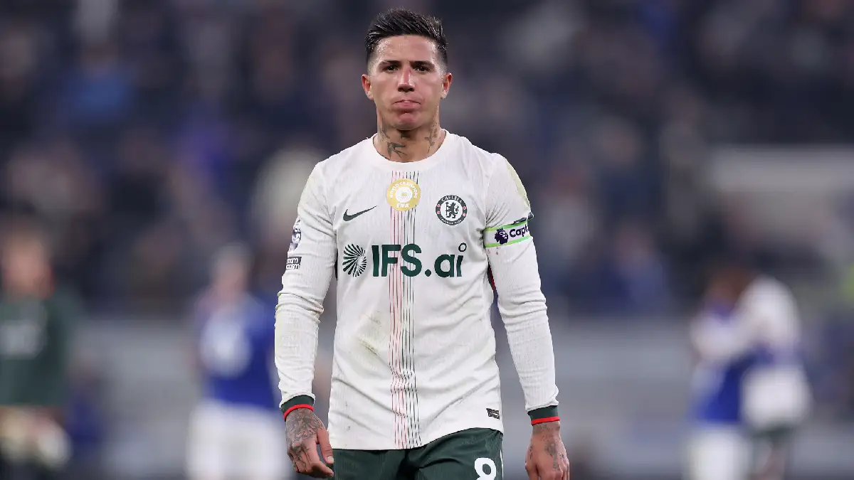 Enzo Fernández en action avec Chelsea, potentiel futur milieu du Real Madrid. (Photo by Alex Livesey/Getty Images)