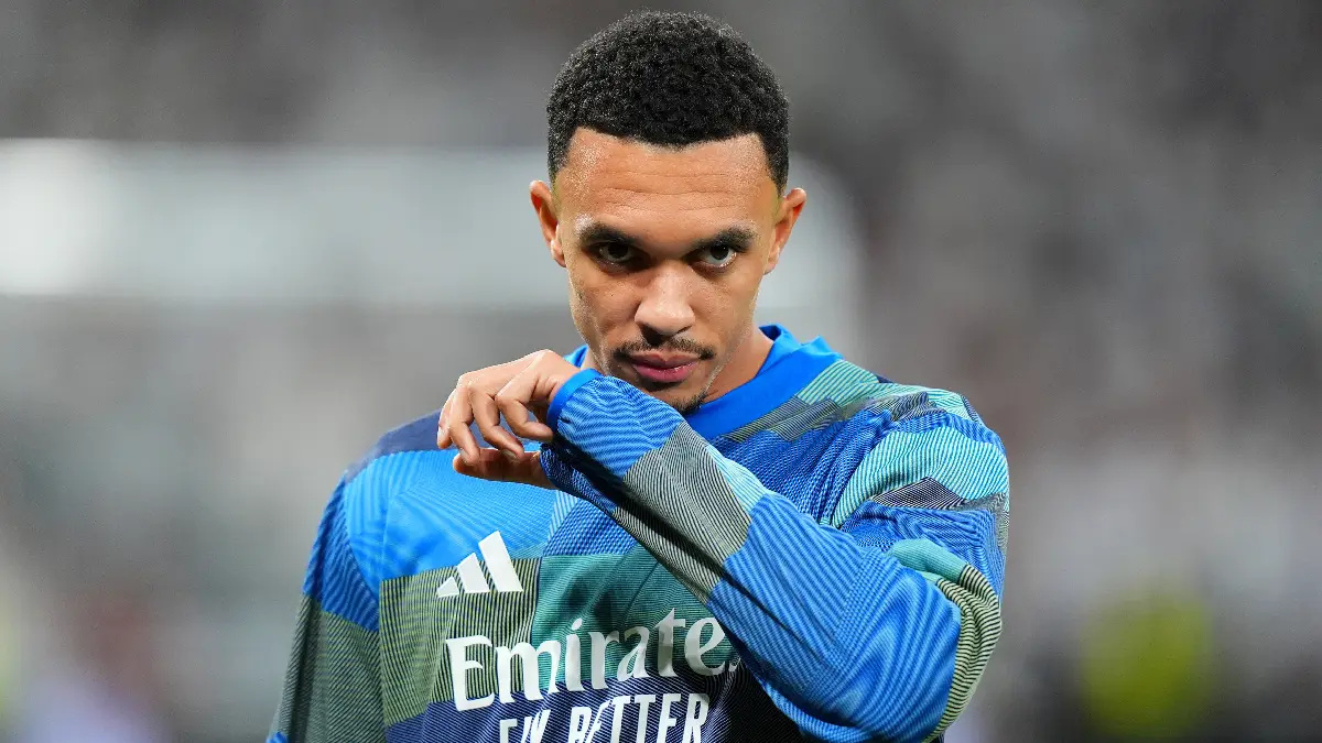 MADRID, SPAIN - MARCH 22: Trent Alexander-Arnold of Real Madrid warms up prior to the LaLiga EA Sports match between Real Madrid CF and Atletico de Madrid at Estadio Santiago Bernabeu on March 22, 2026 in Madrid, Spain. (Photo by Angel Martinez/Getty Images)
