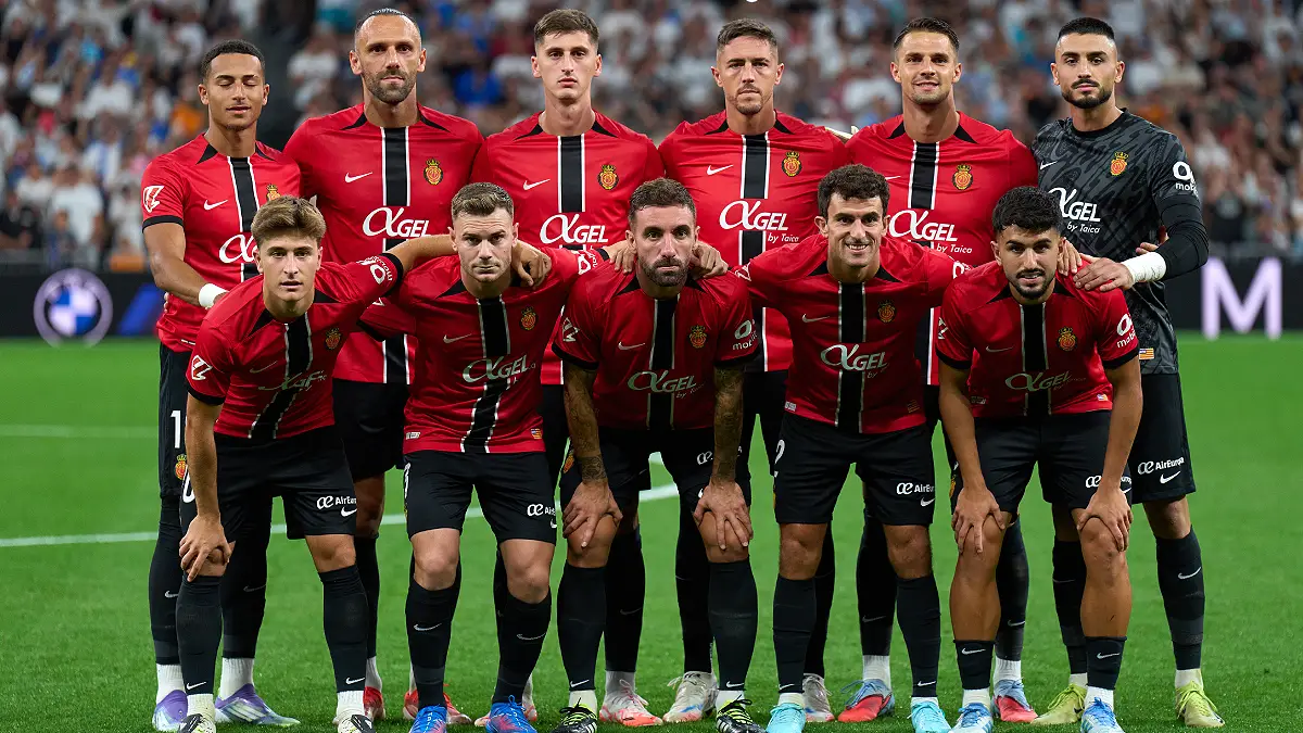 MADRID, SPAIN - AUGUST 30: Players of RCD Mallorca pose for a team photograph prior to the LaLiga EA Sports match between Real Madrid CF and RCD Mallorca at Estadio Santiago Bernabeu on August 30, 2025 in Madrid, Spain. (Photo by Angel Martinez/Getty Images)