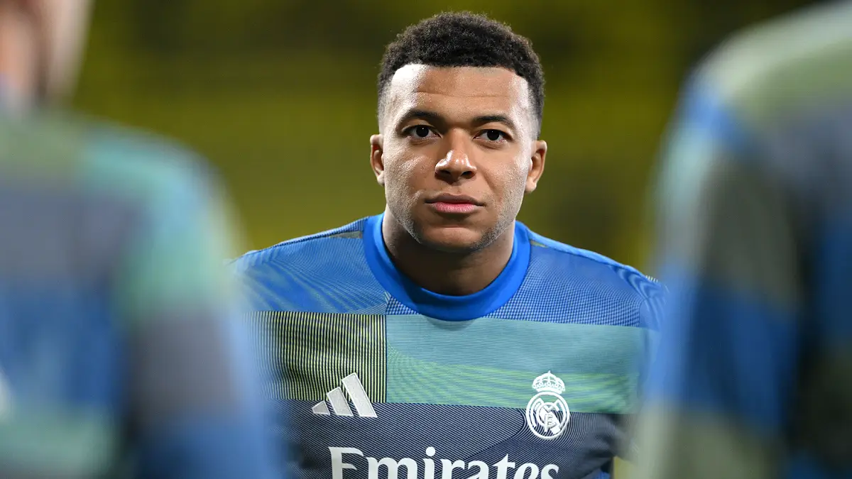 VILLARREAL, SPAIN - JANUARY 24: Kylian Mbappe of Real Madrid warms up prior to the LaLiga EA Sports match between Villarreal CF and Real Madrid CF at Estadio de la Ceramica on January 24, 2026 in Villarreal, Spain. (Photo by David Ramos/Getty Images)