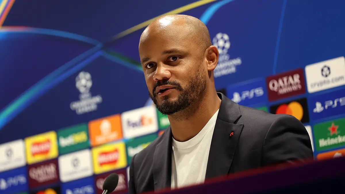 LONDON, ENGLAND - NOVEMBER 25: Vincent Kompany, Head Coach of Bayern Munich, speaks to the media during a Bayern Munich press conference ahead of the UEFA Champions League 2025/26 League Phase MD5 match against Arsenal at Arsenal Stadium on November 25, 2025 in London, England. (Photo by Harry Murphy/Getty Images)
