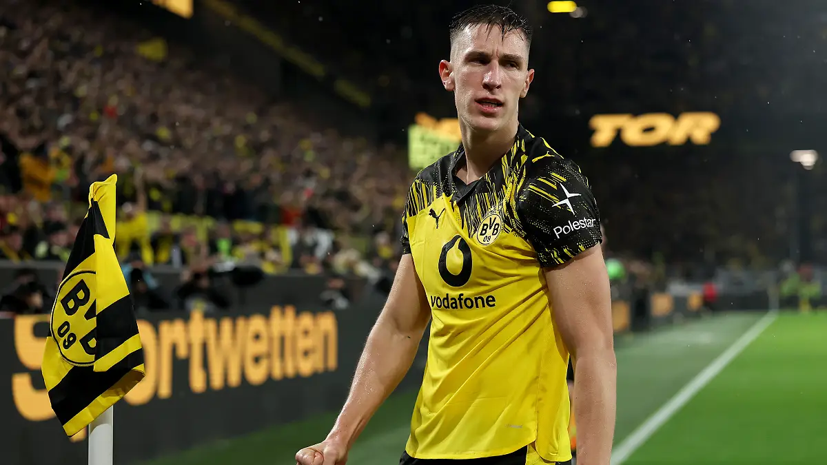 A cause de sa clause libératoire à 60M €en cas de départ au Real Madrid, Nico Schlotterbeck a été sifflé par le Signal Iduna Park ce week-end. (Photo by Lars Baron/Getty Images)