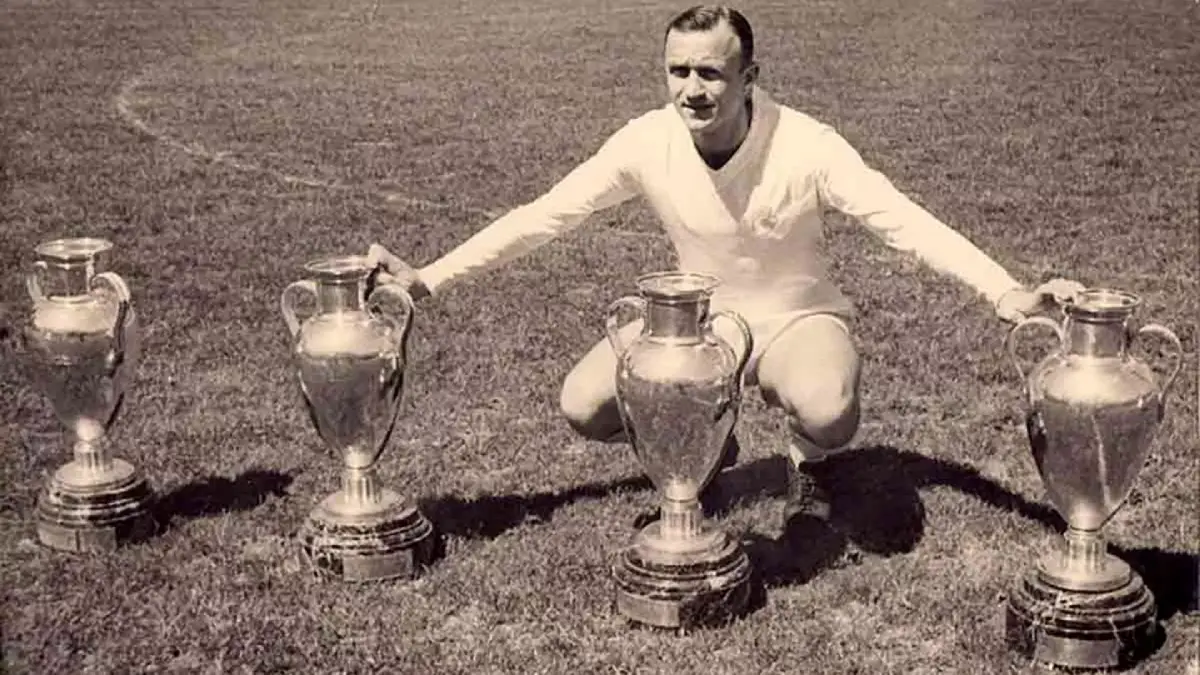 José Emilio Santamaria, ancien joueur du Real Madrid, est décédé à 96 ans. (realmadrid.com)