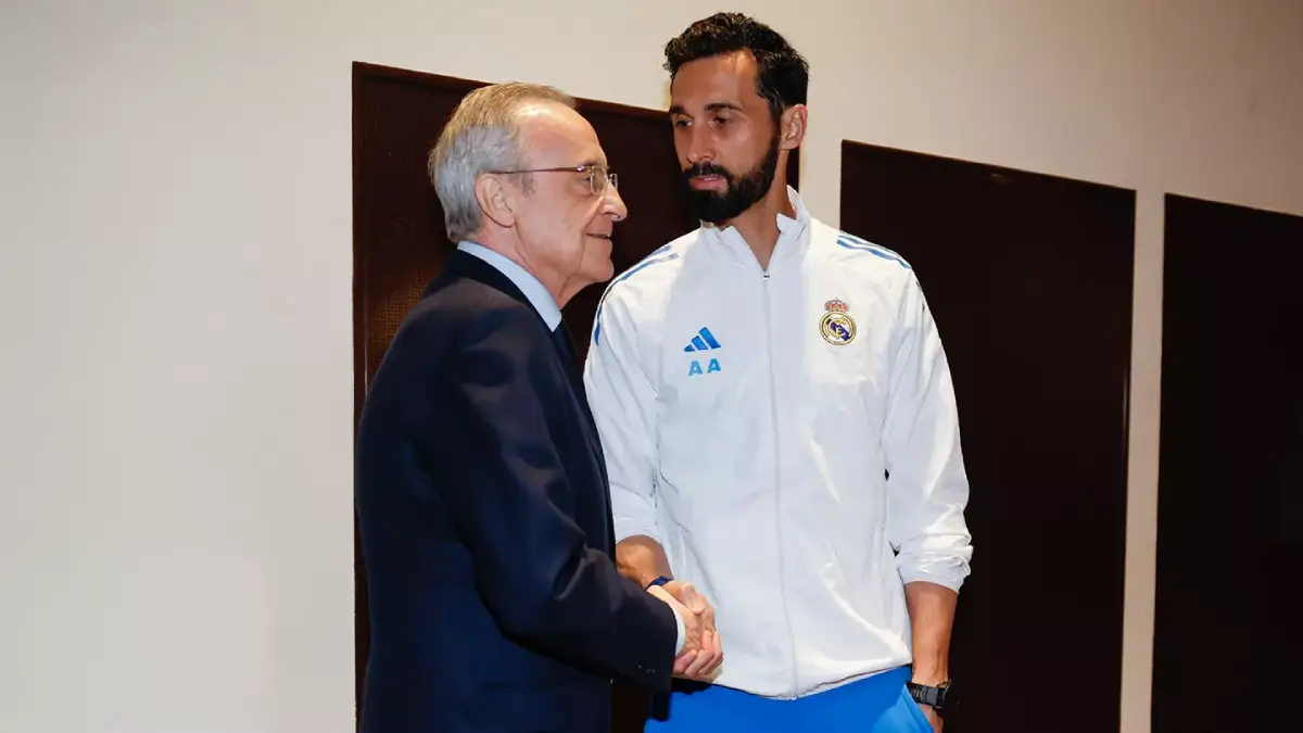 Florentino Pérez est allé saluer les joueurs à Munich ce mercredi (realmadrid.com)