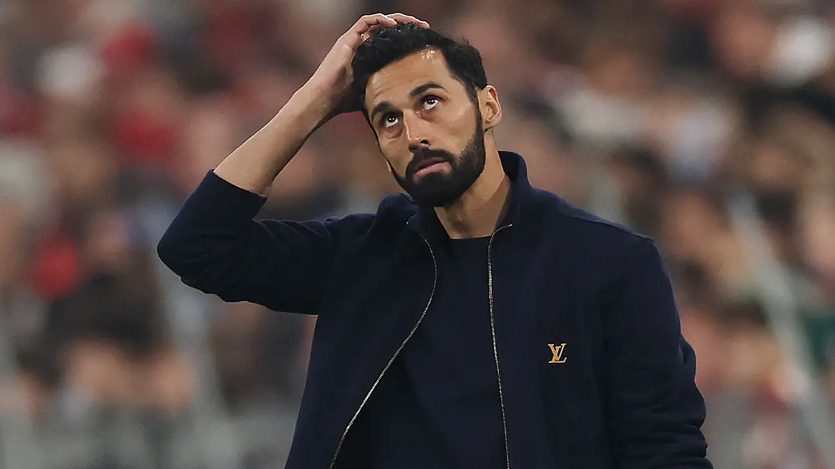 MUNICH, GERMANY - APRIL 15: Alvaro Arbeloa, Head Coach of Real Madrid, reacts during the UEFA Champions League 2025/26 Quarter-Final Second Leg match between FC Bayern München and Real Madrid CF at Football Arena Munich on April 15, 2026 in Munich, Germany. (Photo by Lars Baron/Getty Images)