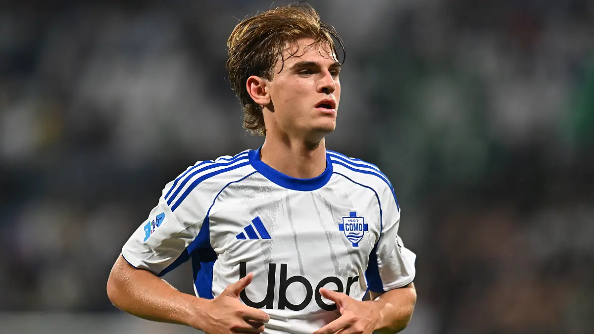 SASSUOLO, ITALY - APRIL 17: Nico Paz of Como 1907 during the Serie A match between US Sassuolo Calcio and Como 1907 at Mapei Stadium Citta del Tricolore on April 17, 2026 in Sassuolo, Italy. (Photo by Alessandro Sabattini/Getty Images)