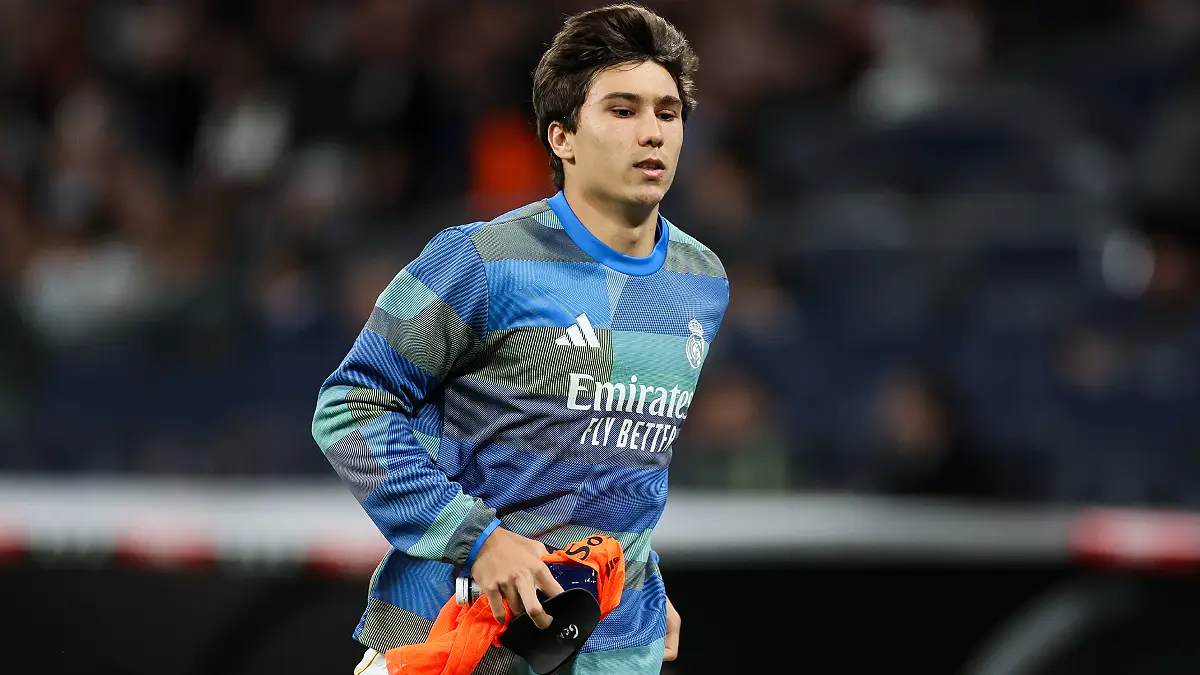 MADRID, SPAIN - MARCH 14: Gonzalo Garcia of Real Madridwarms up during the LaLiga EA Sports match between Real Madrid CF and Elche CF at Estadio Santiago Bernabeu on March 14, 2026 in Madrid, Spain. (Photo by Florencia Tan Jun/Getty Images)