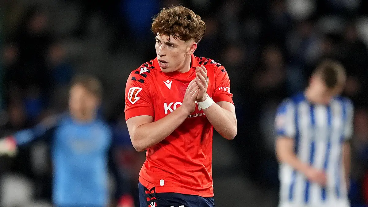 Victor Muñoz célèbre son but décisif contre Osasuna, illustrant son potentiel pour le Real Madrid. (Photo by Juan Manuel Serrano Arce/Getty Images)