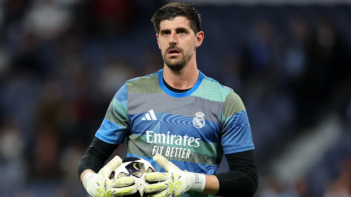 MADRID, SPAIN - MARCH 11: Thibaut Courtois of Real Madrid warms up prior to the UEFA Champions League 2025/26 Round of 16 First Leg match between Real Madrid CF and Manchester City FC at Estadio Santiago Bernabeu on March 11, 2026 in Madrid, Spain. (Photo by Florencia Tan Jun/Getty Images)