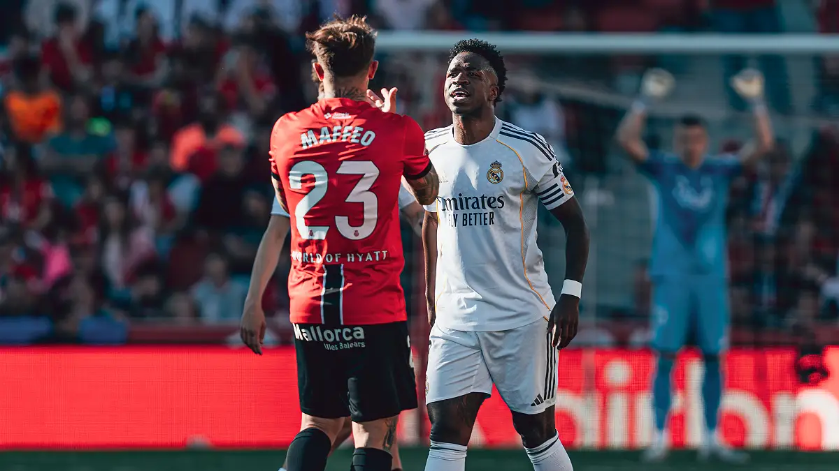 Vinicius Jr en face à face avec Pablo Maffeo lors de Majorque-Real Madrid