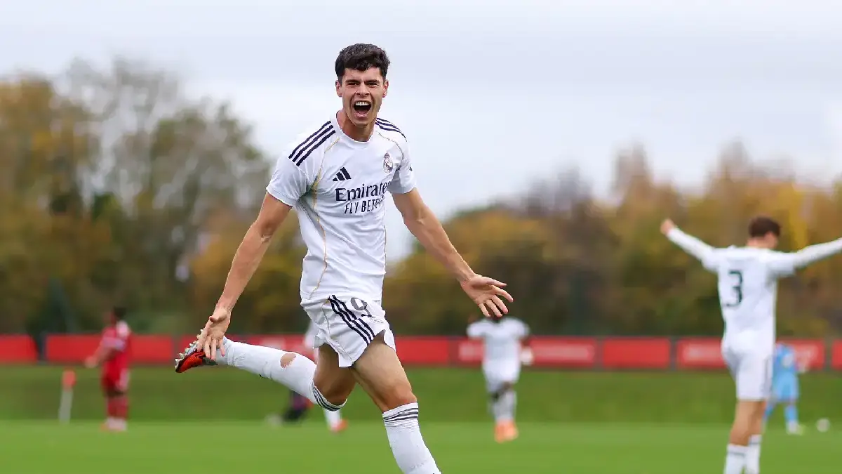 KIRKBY, ENGLAND - NOVEMBER 04: Jacobo Ortega of Real Madrid celebrates scoring his team's first goal during the UEFA Youth League 2025/26 match between Liverpool FC and Real Madrid C.F. at Liverpool FC Academy on November 04, 2025 in Kirkby, England. (Photo by Lewis Storey/Getty Images).