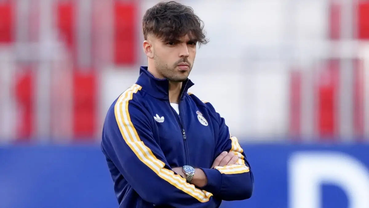 PAMPLONA, SPAIN - FEBRUARY 21: Raul Asencio of Real Madrid inspects the pitch prior to the LaLiga EA Sports match between CA Osasuna and Real Madrid CF at Estadio El Sadar on February 21, 2026 in Pamplona, Spain. (Photo by Juan Manuel Serrano Arce/Getty Images)