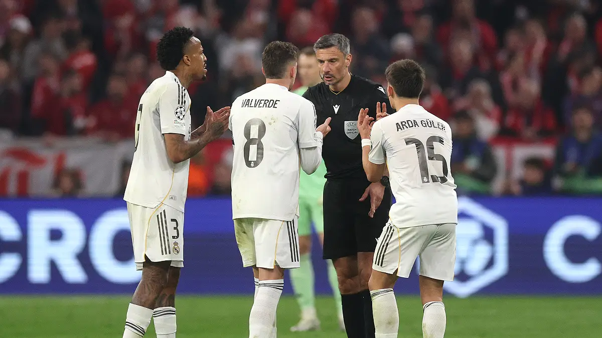 MUNICH, GERMANY - APRIL 15: Eder Militao, Federico Valverde and Arda Gueler of Real Madrid protest to Referee Slavko Vincic after their teammate Eduardo Camavinga (not pictured) was sent off during the UEFA Champions League 2025/26 Quarter-Final Second Leg match between FC Bayern München and Real Madrid CF at Football Arena Munich on April 15, 2026 in Munich, Germany. (Photo by Adam Pretty/Getty Images)