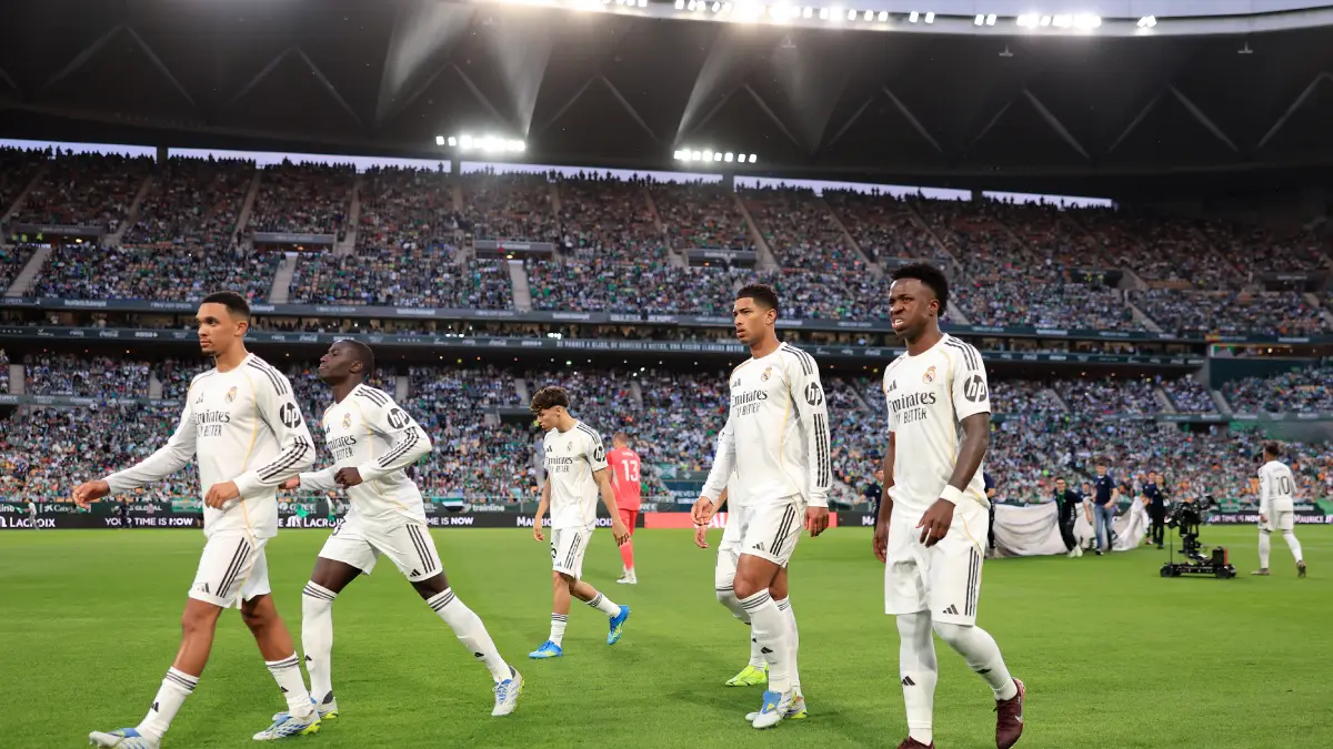 SEVILLE, SPAIN - APRIL 24: Trent Alexander-Arnold, Jude Bellingham and Vinicius Junior of Real Madrid walk onto the pitch prior to the LaLiga EA Sports match between Real Betis Balompie and Real Madrid CF at Estadio La Cartuja on April 24, 2026 in Seville, Spain. (Photo by Fran Santiago/Getty Images)