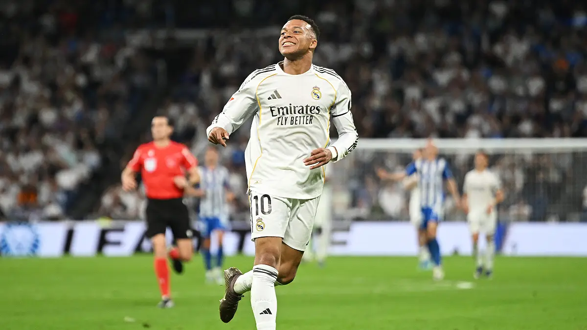 MADRID, SPAIN - APRIL 21: Kylian Mbappe of Real Madrid reacts during the LaLiga EA Sports match between Real Madrid CF and Deportivo Alaves at Estadio Santiago Bernabeu on April 21, 2026 in Madrid, Spain. (Photo by Denis Doyle/Getty Images)