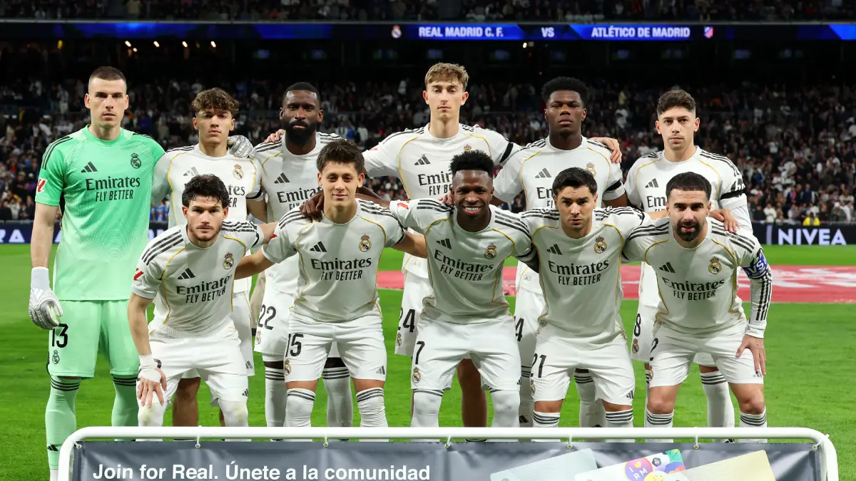 MADRID, SPAIN - MARCH 22: Players of Real Madrid pose for a team photograph prior to the LaLiga EA Sports match between Real Madrid CF and Atletico de Madrid at Estadio Santiago Bernabeu on March 22, 2026 in Madrid, Spain. (Photo by Florencia Tan Jun/Getty Images)