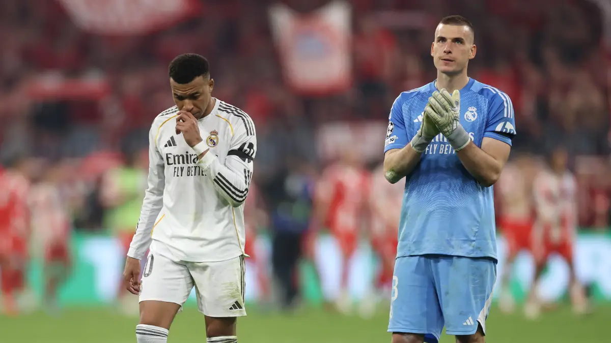 MUNICH, GERMANY - APRIL 15: Kylian Mbappe of Real Madrid looks dejected as teammate Andriy Lunin applauds the fans after the team's defeat in the UEFA Champions League 2025/26 Quarter-Final Second Leg match between FC Bayern München and Real Madrid CF at Football Arena Munich on April 15, 2026 in Munich, Germany. (Photo by Lars Baron/Getty Images)