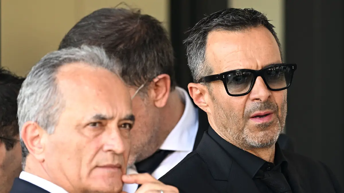 Jorge Mendes arrive aux obsèques de Diogo Jota, lors d’une cérémonie d’hommage organisée après le décès du joueur.