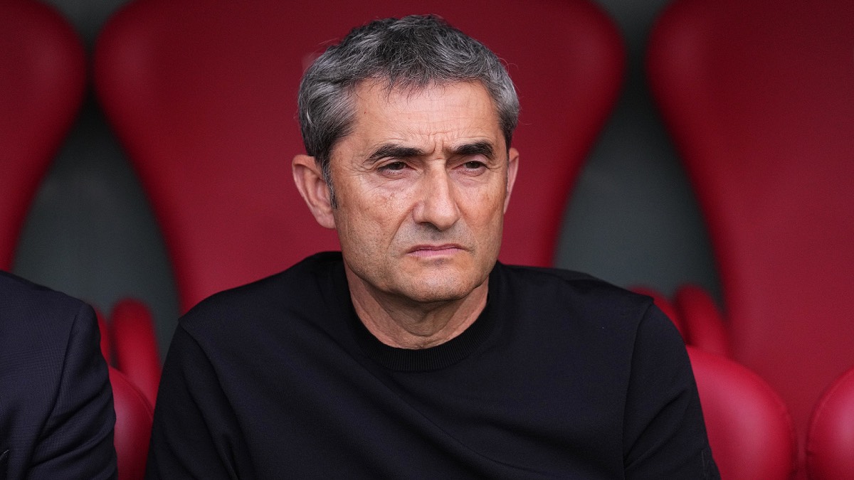 BILBAO, SPAIN - APRIL 21: Ernesto Valverde, Head Coach of Athletic Club, looks on prior to the LaLiga EA Sports match between Athletic Club and CA Osasuna at Estadio de San Mames on April 21, 2026 in Bilbao, Spain. (Photo by Juan Manuel Serrano Arce/Getty Images)