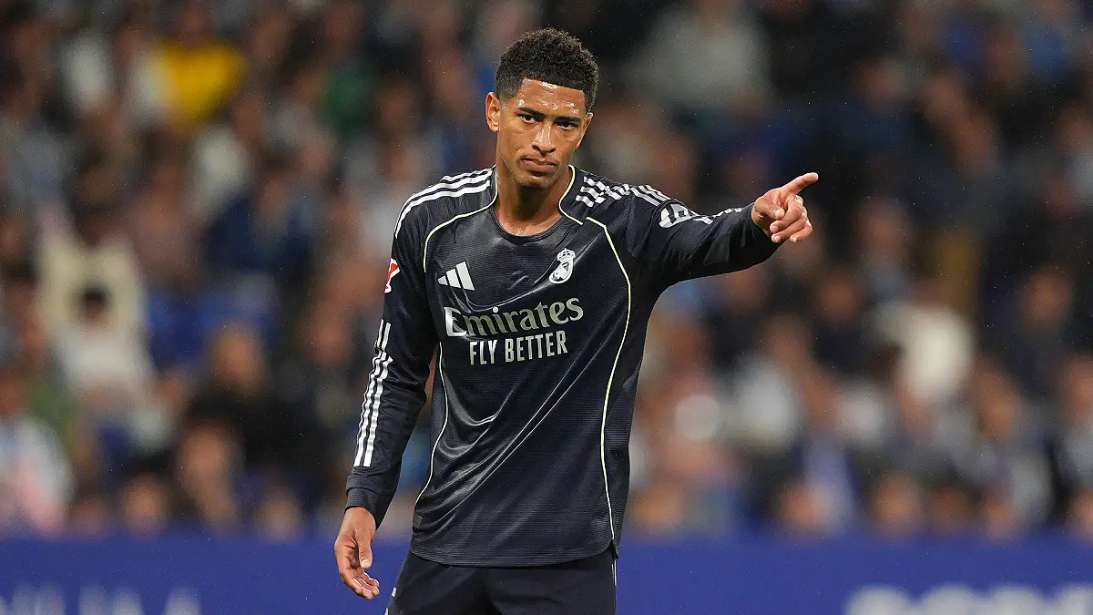 BARCELONA, SPAIN - MAY 03: Jude Bellingham of Real Madrid points during the LaLiga EA Sports match between RCD Espanyol de Barcelona and Real Madrid CF at RCDE Stadium on May 03, 2026 in Barcelona, Spain. (Photo by Pedro Salado/Getty Images)