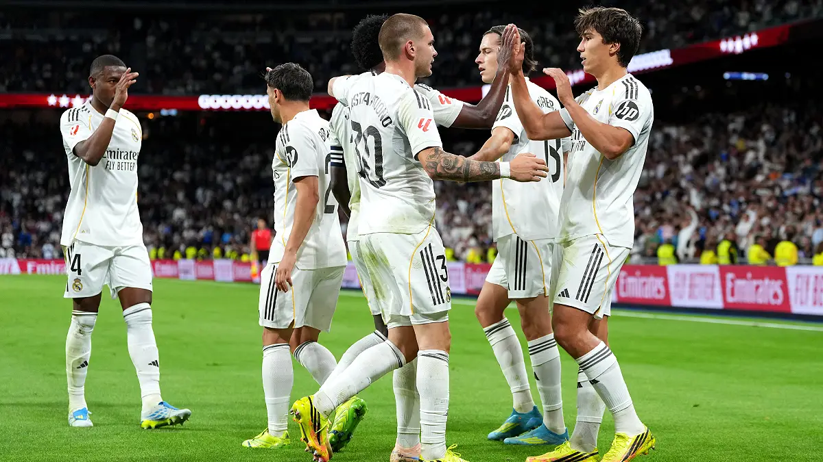 MADRID, SPAIN - MAY 14: Gonzalo Garcia of Real Madrid celebrates scoring his team's first goal with teammates during the LaLiga EA Sports match between Real Madrid CF and Real Oviedo at Estadio Santiago Bernabeu on May 14, 2026 in Madrid, Spain. (Photo by Angel Martinez/Getty Images)