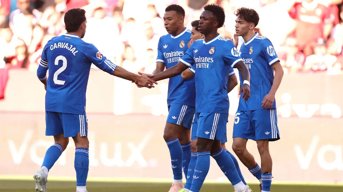 SEVILLE, SPAIN - MAY 17: Vinicius Junior of Real Madrid (R) celebrates scoring his team's first goal with teammate Daniel Carvajal (L) during the LaLiga EA Sports match between Sevilla FC and Real Madrid CF at Estadio Ramon Sanchez Pizjuan on May 17, 2026 in Seville, Spain. (Photo by Fran Santiago/Getty Images)