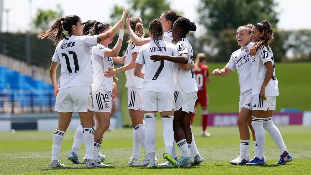 Les joueuses du Real Madrid femenino célèbrent un but lors du dernier match de la saison.