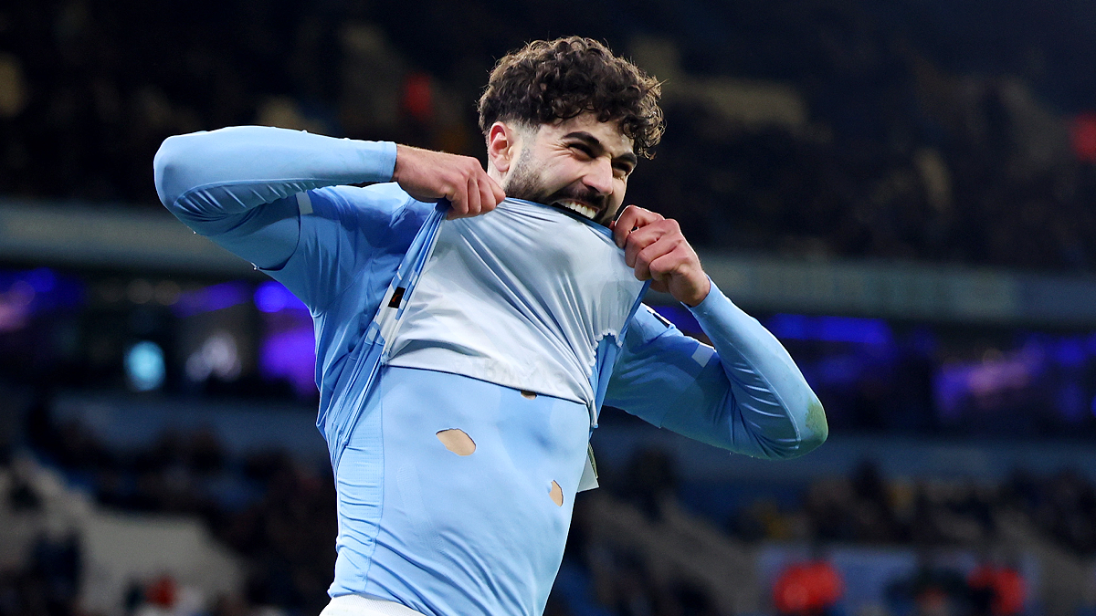 MANCHESTER, ENGLAND - DECEMBER 20: Josko Gvardiol of Manchester City reacts after a missed chance during the Premier League match between Manchester City and West Ham United at Etihad Stadium on December 20, 2025 in Manchester, England. (Photo by Molly Darlington/Getty Images)